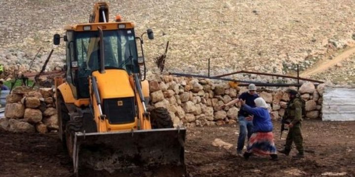 الاحتلال يمنع مواطنًا من استصلاح أرضه