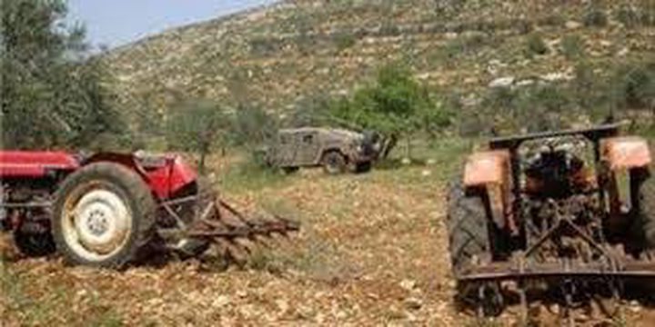 الاحتلال يستولي على جرار وصهريج مياه