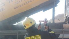 بالصور: اندلاع حريق بشاحنة في اريحا