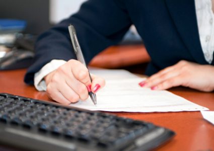 مطلوب سكرتيره طبيه عدد (2) للعمل بدوام جزئي