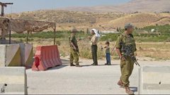 إصابة جندي وشرطي إسرائيليين دهسًا على حاجز في غور الأردن