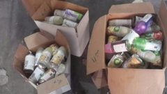 اتلاف مواد تنظيف منتهية الصلاحية في طولكرم (صور)