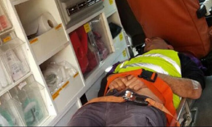 إصابة شاب بجراح حرجة إثر سقوطه من علو في نابلس