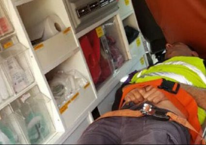 إصابة شاب بجراح حرجة إثر سقوطه من علو في نابلس