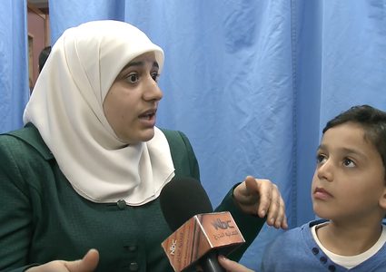 طفل كاد أن يصاب بالشلل بسبب مهاجمة الكلاب له