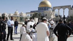 مستوطنون يقتحمون الاقصى بحراسة مشددة