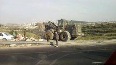 الاحتلال يغلق طريقا زراعيا في قرية حوسان