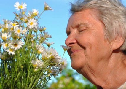 فقدان الإحساس بالروائح من علامات الإصابة بالخرف