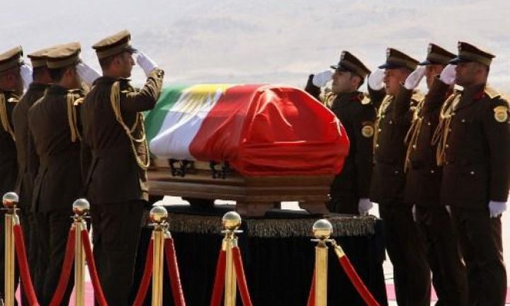 أثار جدلًا ...لف نعش الطالباني بعلم كردستان