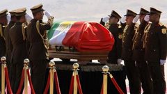 أثار جدلًا ...لف نعش الطالباني بعلم كردستان