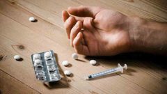 متعاطو مخدرات بقبضة الأمن .. وهذا ما ضبط بحوزتهم