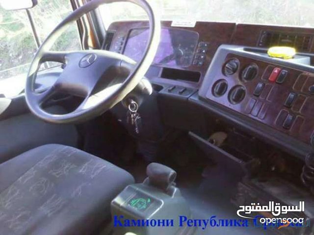 سائق سيارة توزيع مواد غذائية