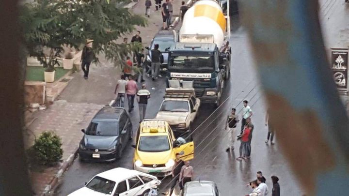 بالفيديو: انزلاق شاحنة واصطدامها بسبع مركبات وعشرات الإصابات بحوادث أخرى