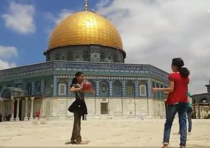 منع الأطفال من اللّعب بداخل باحات الأقصى