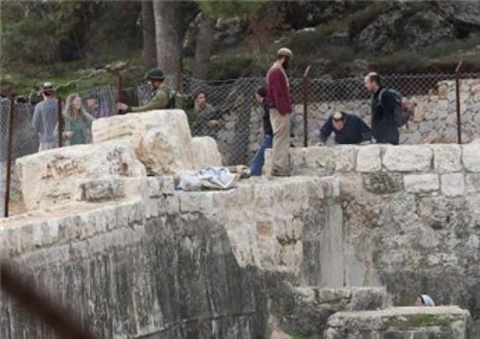 مستوطنون يقتحمون منطقة برك سليمان