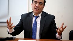 توقيع ديوان "أًصفع وجه السماء وأمضي" للشاعر خالد الحروب