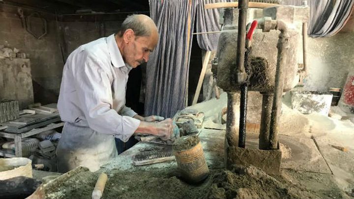 يزيد عمره على (90) عاماً .. مصنع بنابلس يواجه صراع البقاء (فيديو)