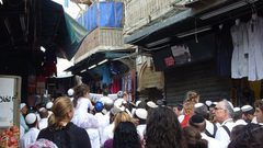 مستوطنون يشاركون بمسيرة استفزازية بشارع الواد بالقدس