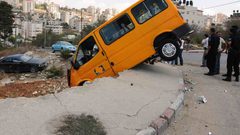 إصابة 5 أشخاص بينهم سيدة حامل بحادث سير