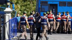 تركيا تعتقل العشرات لصلتهم بالانقلاب الفاشل