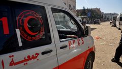 إصابة عامل بجروح خطيرة جراء سقوطه من علو