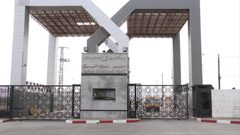 تمهيداً لاستلامها رسمياً.. مهنا يتفقد معابر قطاع غزة