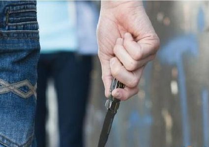 إصابة شاب طعنا في شجار بنابلس