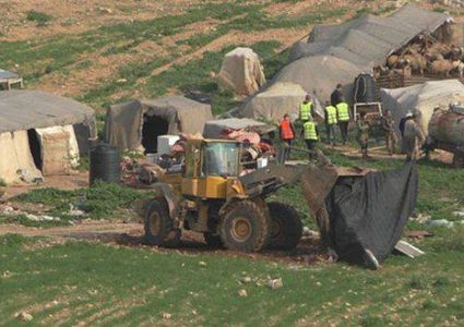 أهالي قرية بردلة يواجهون أوضاعا معيشية صعبة بسبب مضايقات الاحتلال