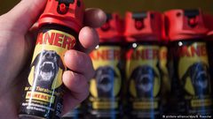 في فلسطين.. طالب يرش معلمه ومديره بغاز الفلفل