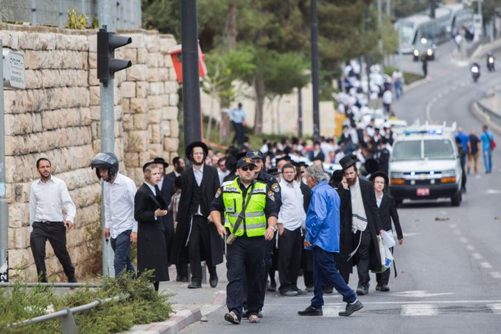 إضراب بالقدس واقتحامات للمستوطنين بالأقصى