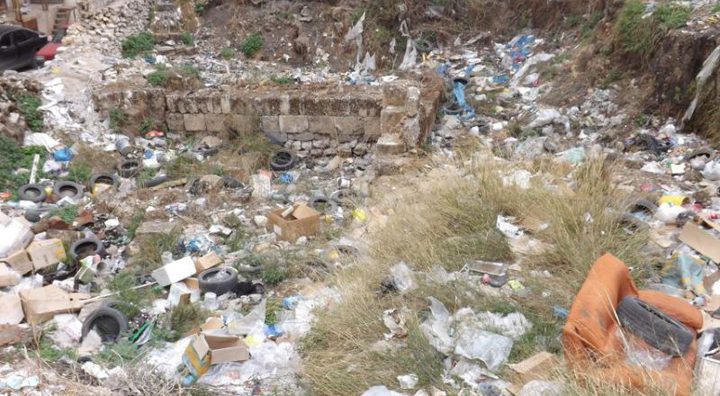 آثار نابلس.... تغمرها أطنان النفايات