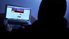 بيت لحم: القبض على شخص يشتبه بابتزازه لفتاة عبر الفيسبوك