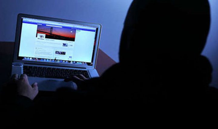 بيت لحم: القبض على شخص يشتبه بابتزازه لفتاة عبر الفيسبوك