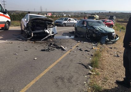 إصابة ثلاثة مواطنين بحادث سير في نابلس