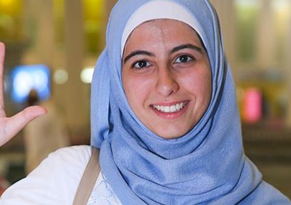 طالبة فلسطينية تدخل العالمية بـ"تحدي القراءة"