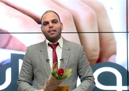 شاهد ما قام به مذيع فلسطيني ليشكر وفد البرلمان الكويتي