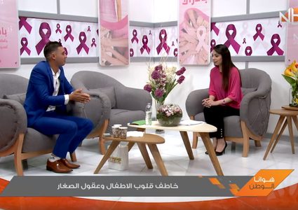 لاعب الخفة.. خاطف قلوب وعقول الصغار