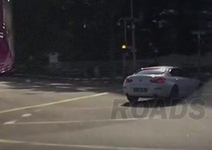 سيارة تظهر من العدم تحير رواد مواقع التواصل (بالفيديو)