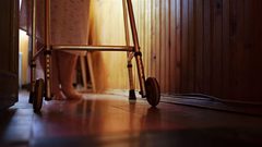 ثلاثة شبان عرب يتناوبون على اغتصاب "معاقة"