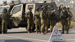 الاحتلال ينصب حاجزاً وينكل بالمواطنين