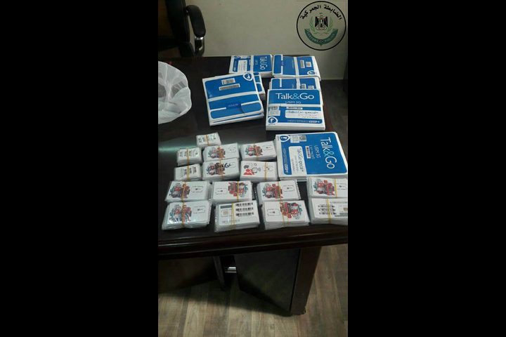 ضبط 350 شريحة اتصال إسرائيلية ممنوعة من التداول