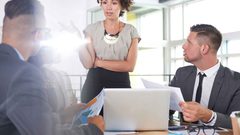 كيف تتعامل مع مديرك في العمل؟