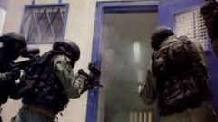 توتر بسجن النقب عقب اقتحام قسم 14 والتنكيل بالأسرى
