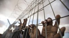 3 أسرى يدخلون أعواماً جديدة في الأسر