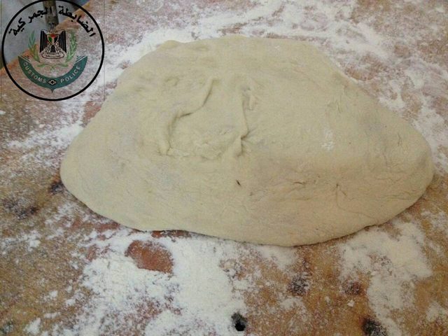 "خبز بنكهة الصدأ" ... (صور مروعة)