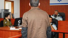 هيئة الأسرى تقدم التماسا للسماح للأسير الطحان بزيارة نجله المريض