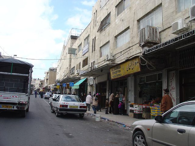الاحتلال يغلق شارعاً وسط القدس بحجة "جسم مشبوه"