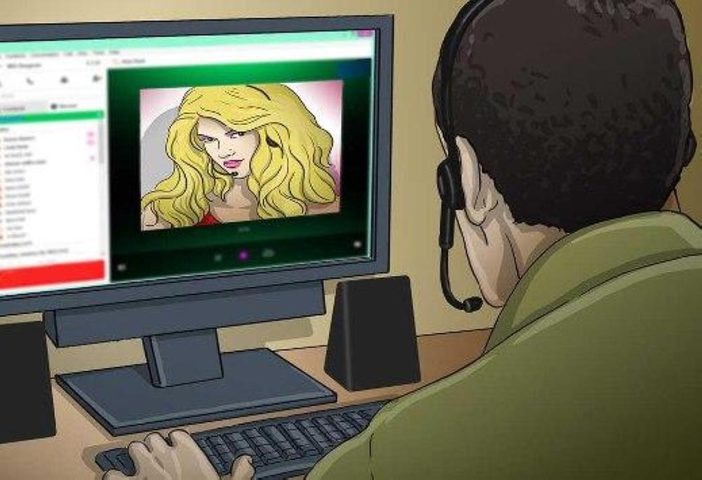 القبض على 4 شبان يوهمون أشخاصاً بأنهم فتيات عبر مواقع التواصل الاجتماعي