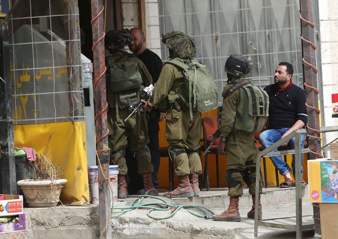 الاحتلال يعيد فتح طرقا في القدس