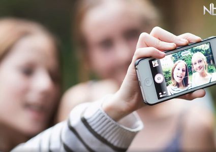 مخاطر "السوشال ميديا" .. كيف تحمين طفلك ؟ (فيديو)